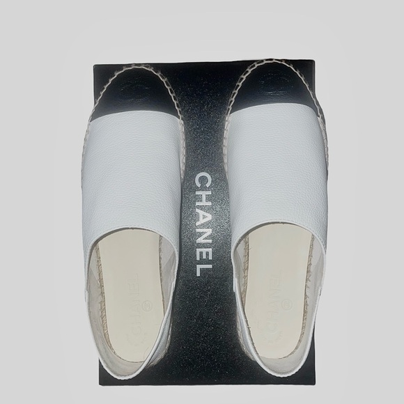Black and white Chanel flats size 40, like new - Picture 1 of 5